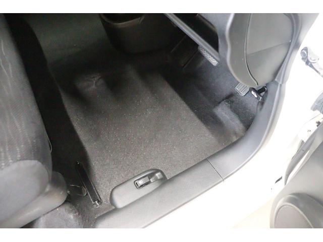 ゼストスパーク Ｗ　ＨＩＤ　スマートキー　ベンチシート　ＡＴ　盗難防止システム　ＡＢＳ　ＣＤ　ミュージックプレイヤー接続可　アルミホイール　衝突安全ボディ　エアコン　パワーステアリング　パワーウィンドウ（9枚目）