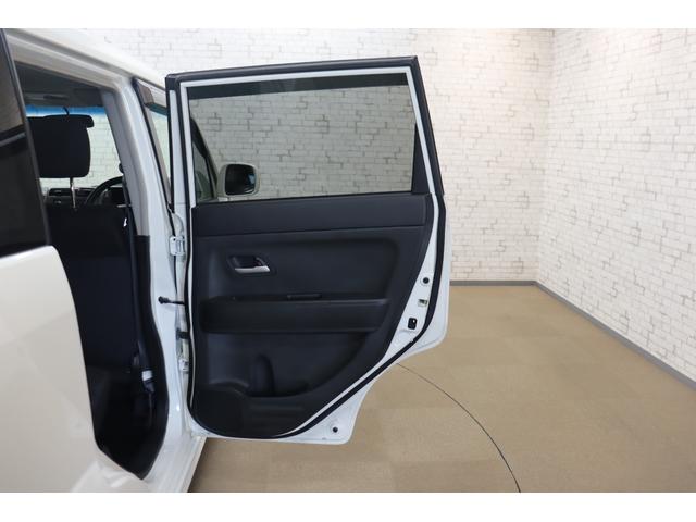 ゼストスパーク Ｗ　ＨＩＤ　スマートキー　ベンチシート　ＡＴ　盗難防止システム　ＡＢＳ　ＣＤ　ミュージックプレイヤー接続可　アルミホイール　衝突安全ボディ　エアコン　パワーステアリング　パワーウィンドウ（23枚目）