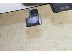 ドライブレコーダー装備♪映像と音声を記録してくれるドライブレコーダーは、事故の際に確かな証拠能力を発揮してくれます。 3