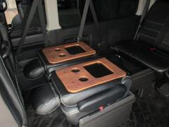サードシートはリクライニング加工＆背面テーブルで車中泊にも大活躍です！ 7