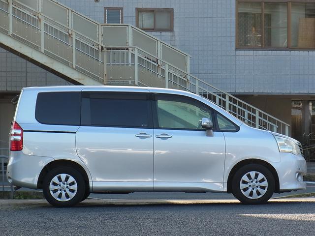 ノア ＹＹ　５人乗り　デッキボード装備　ナビＴＶ　ＥＴＣ　キセノン　コーナーセンサー　タイミングチェーン（10枚目）