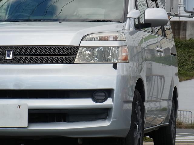 ヴォクシー トランス－Ｘ　４ＷＤ　５人乗り　デッキボード装備　車中泊仕様　Ｂモニタ付ナビＴＶ　ＥＴＣ　両側電動スライドドア　ルーフコンソール　タイミングチェーン（3枚目）