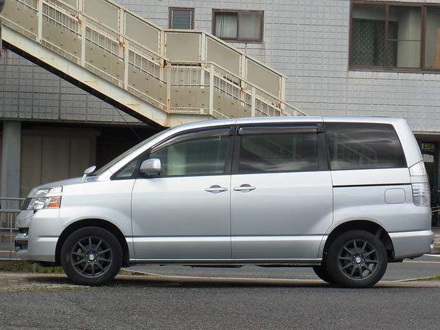 ヴォクシー トランス－Ｘ　４ＷＤ　５人乗り　デッキボード装備　車中泊仕様　Ｂモニタ付ナビＴＶ　ＥＴＣ　両側電動スライドドア　ルーフコンソール　タイミングチェーン（5枚目）
