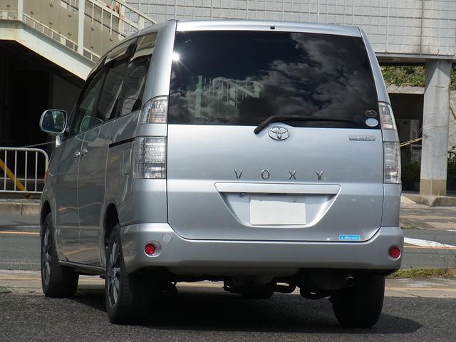 ヴォクシー トランス－Ｘ　４ＷＤ　５人乗り　デッキボード装備　車中泊仕様　Ｂモニタ付ナビＴＶ　ＥＴＣ　両側電動スライドドア　ルーフコンソール　タイミングチェーン（6枚目）