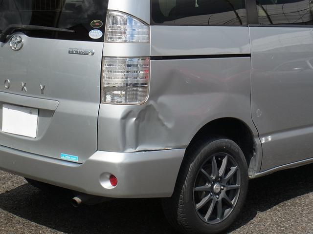 ヴォクシー トランス－Ｘ　４ＷＤ　５人乗り　デッキボード装備　車中泊仕様　Ｂモニタ付ナビＴＶ　ＥＴＣ　両側電動スライドドア　ルーフコンソール　タイミングチェーン（9枚目）