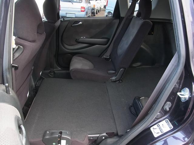 フィット １．５Ｗ　５ＭＴ　ＶＴＥＣ　バックモニター付ナビＴＶ　ＥＴＣ　キセノン　スマートキー　タイミングチェーン（25枚目）
