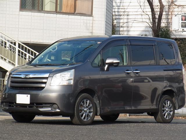 ノア Ｘ　スマートエディション　４ＷＤ　バックモニター付ナビＴＶ　ＥＴＣ　キセノン　両側電動スライドドア　スマートキー　タイミングチェーン（4枚目）