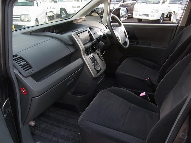 ノア Ｘ　スマートエディション　４ＷＤ　バックモニター付ナビＴＶ　ＥＴＣ　キセノン　両側電動スライドドア　スマートキー　タイミングチェーン（21枚目）