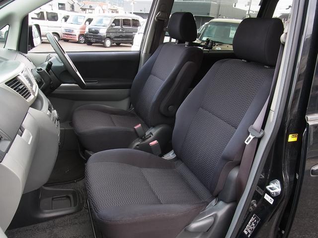 この年式（ＡＺＲ型）のトランスＸは助手席もフラットになります！