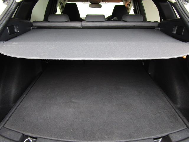 カローラツーリング ハイブリッド　Ｓ　９型ディスプレイオーディオ　Ｂカメラ　衝突軽減ブレーキ　車線逸脱警報　ブラインドスポットモニタリング　クリアランスソナー　レーダークルーズコントロール　オートマチックハイビーム　ＥＴＣ　スマートキー（17枚目）