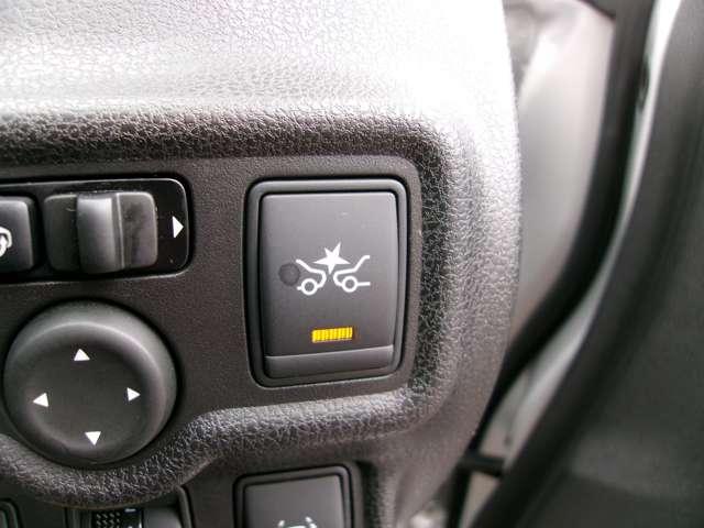 ノート １．２　Ｘ　被害軽減ブレーキＣＤＦＭチューナー　レーダーブレーキサポート　１オーナー車　スマトキー　セキュリティーアラーム　キーレス　運転席助手席エアバッグ　エアコン　パワーウィンドウ　パワーステアリング　レーンアシスト　ＡＢＳ　運転席エアバック（7枚目）