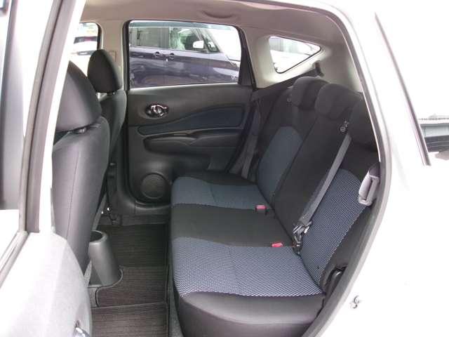 ノート １．２　Ｘ　被害軽減ブレーキＣＤＦＭチューナー　レーダーブレーキサポート　１オーナー車　スマトキー　セキュリティーアラーム　キーレス　運転席助手席エアバッグ　エアコン　パワーウィンドウ　パワーステアリング　レーンアシスト　ＡＢＳ　運転席エアバック（12枚目）
