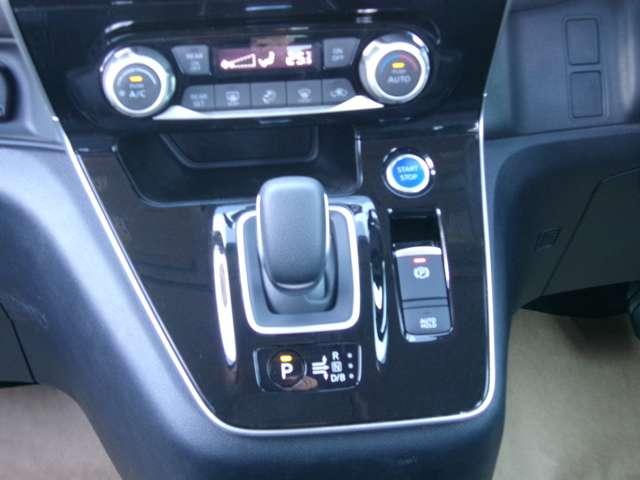 セレナ 1.2 e-POWER ハイウェイスター V アーバンクロム プロパイロット後席モニターハンズフリーオ インテリジェントエマージェンシーブレーキ LEDヘッド アダプティブクルーズ ETC 両側自動ドア レーンアシスト ドラレコ ワンオーナー インテリキー バックカメラ ABS オートエアコン(9枚目)