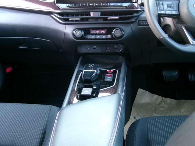 オーラ 1.2 NISMO プロパイロットNCナビAVMドラレコETC カーテンエアバッグ エマブレ インテリキー ETC ドラレコ 車線逸脱警報 ワンセグ キーフリーシステム ダブルエアバック アルミホイール 運転席エアバッグ メモリーナビ ナビTV ABS 1オーナ-(9枚目)