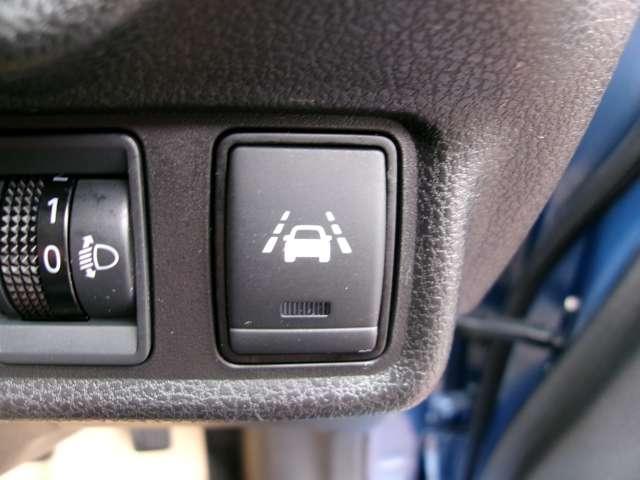 ノート 1.2 X 被害軽減ブレーキ 純正ナビ全方位カメラ レーダーブレーキサポート ETC搭載 1オーナー車 スマトキー セキュリティーアラーム キーレス 運転席助手席エアバッグ ナビTV ワンセグ バックカメラ エアコン パワーウィンドウ レーンアシスト(10枚目)