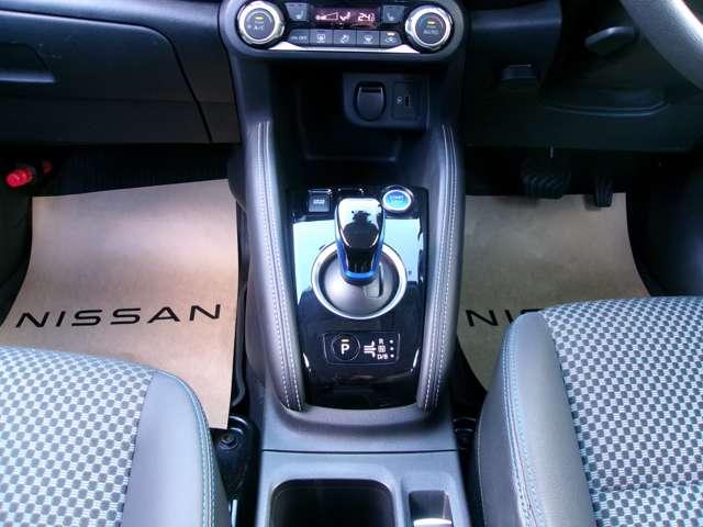 キックス 1.2 X (e-POWER) プロパイロットナビAVMドラレコETC LEDヘッ ナビ&TV ワンオ-ナ-車 追従クルコン スマートキー LEDヘッド レーンアシスト パワーステアリング 盗難防止システム ドライブレコーダー ETC メモリーナビ サイドエアバッグ アルミ AAC(6枚目)