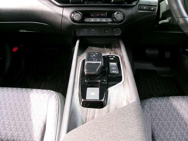 オーラ １．２　Ｇ　自動（被害軽減）ブレーキ　試乗車アップ　ＬＥＤ　ＬＫＡ　サイドカメラ　ＥＴＣ　ドライブレコーダー　カーテンエアバッグ　イモビライザー　アルミホイール　インテリジェントキー　パワーウィンドウ　ナビＴＶ（10枚目）