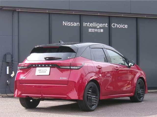 オーラ １．２　Ｇ　９０周年記念車　アラウンドモニ　ＬＥＤ　スマートキー　衝突軽減ブレーキ　オートエアコン　アルミ　メモリーナビ　ドラレコ　バックカメラ　サイドカメラ　キーレス　アイドリングストップ　ＥＴＣ　レーダークルーズ（2枚目）