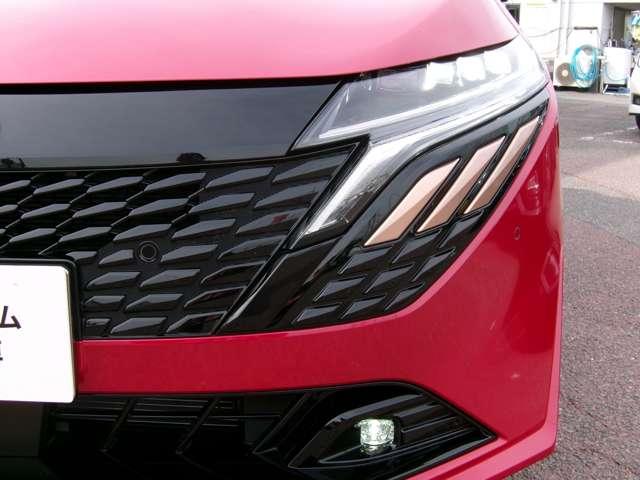 オーラ １．２　Ｇ　９０周年記念車　アラウンドモニ　ＬＥＤ　スマートキー　衝突軽減ブレーキ　オートエアコン　アルミ　メモリーナビ　ドラレコ　バックカメラ　サイドカメラ　キーレス　アイドリングストップ　ＥＴＣ　レーダークルーズ（18枚目）