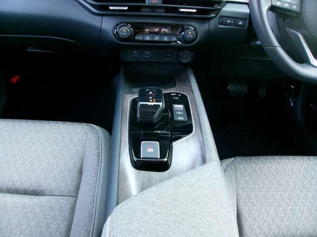 オーラ 1.2 G 自動(被害軽減)ブレーキ 試乗車アップ LED LKA サイドカメラ ETC ドライブレコーダー カーテンエアバッグ イモビライザー アルミホイール インテリジェントキー パワーウィンドウ ナビTV(10枚目)