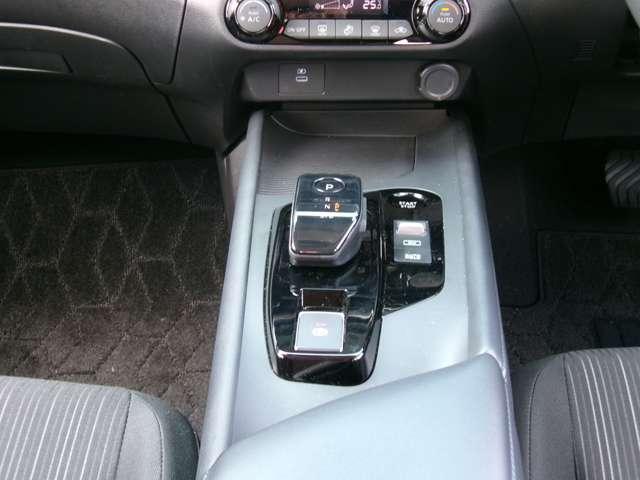 ノート １．２　Ｘ　社有車アップＺ純正ナビバックカメラドラレ　リアカメラ　衝突被害軽減ブレ－キ　ＥＴＣ付　ＬＥＤヘッドライト　レーンアシスト　インテリジェントキー　ドラレコ　ワンセグＴＶ　ＴＶナビ　サイドカーテンエアバック　メモリーナビ　パワーウィンドウ　ＡＢＳ（9枚目）