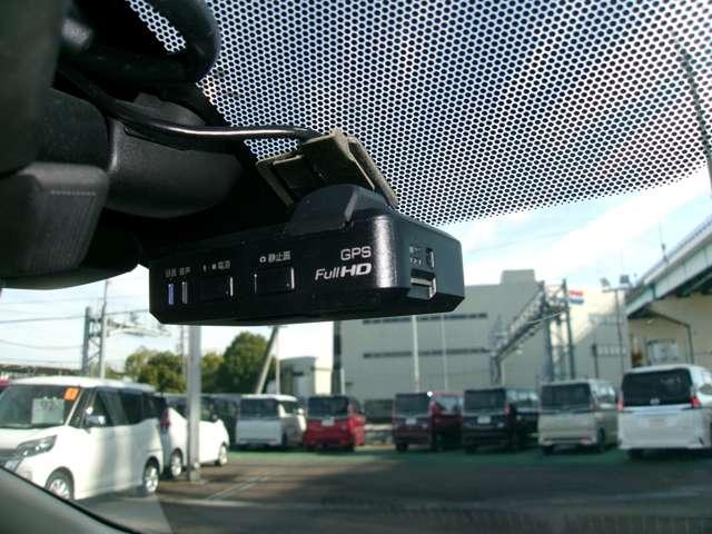 ノート １．２　Ｘ　被害軽減ブレーキ車両逸脱警報ＣＤＦＭチューナ　レーダーブレーキサポート　１オーナー車　スマトキー　セキュリティーアラーム　キーレス　運転席助手席エアバッグ　エアコン　パワーウィンドウ　パワーステアリング　レーンアシスト　ＡＢＳ　運転席エアバック（12枚目）