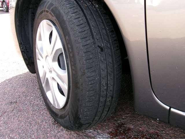 ノート １．２　Ｘ　被害軽減ブレーキ車両逸脱警報ＣＤＦＭチューナ　レーダーブレーキサポート　１オーナー車　スマトキー　セキュリティーアラーム　キーレス　運転席助手席エアバッグ　エアコン　パワーウィンドウ　パワーステアリング　レーンアシスト　ＡＢＳ　運転席エアバック（17枚目）