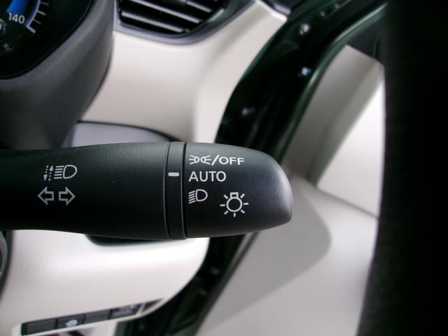 �I�[�g���C�g�t��ԊO�̖��邳�ɉ����āA�����I�Ƀw�b�h���C�g�̓_�������܂��B�g���l���������悤�ȓ��ł������������C�g�X�C�b�`�𑀍삷��K�v������܂���B