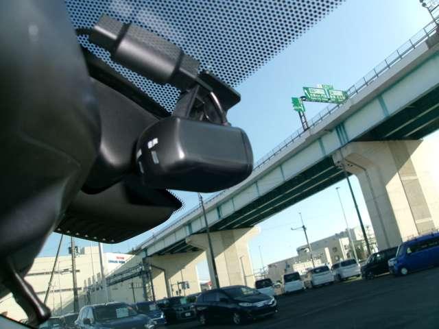 エクストレイル ２．０　２０Ｘｉ　２列車　プロパイロットナビ全方位カメラドラレコＥＴ　ＬＥＤヘットライト　寒冷地仕様　Ｒカメラ　盗難防止装置　インテリキー　レーンキープアシスト　ドライブレコーダー　キーフリー　１オーナー　ＴＶナビ　オートエアコン　アルミホイール　メモリーナビ　ＡＢＳ（13枚目）