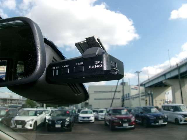 セレナ 2.0 AUTECH セーフティパッケージ クルコンナビ全方位カメラドラレコETC オートクルーズコントロール LEDヘッドランプ 寒冷地仕様 ドライブレコーダー 両側電動ドア ETC 衝突被害軽減システム スマートキー レーンアシスト バックカメラ アイドリングストップ(12枚目)