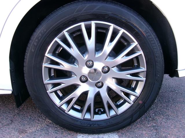 �����A���~�z�C�[�����N�[���Ɍ��܂��Ă��܂���B����C�Ȃ��A�X�^�C���b�V���Ȋ����ł��B���߂��������̂��炢�̃f�U�C�����������ł��ˁB