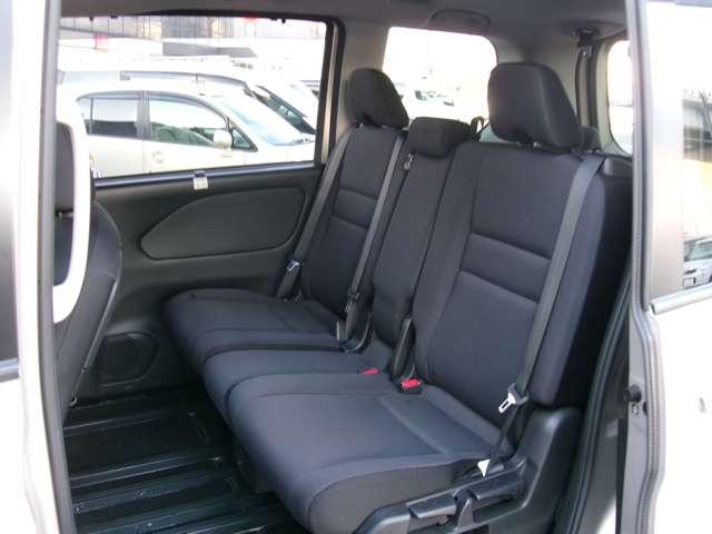 �Q��ڃV�[�g�������O�X���C�h������ƁA��l�ł�����L�΂���قǂ������L�X�B�������܂����ւ�����قǂ̃X�y�[�X���������܂��I