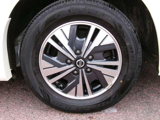 �����A���~�z�C�[�����N�[���Ɍ��܂��Ă��܂���B����C�Ȃ��A�X�^�C���b�V���Ȋ����ł��B���߂��������̂��炢�̃f�U�C�����������ł��ˁB