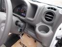 運転席からも手の届きやすい場所にドリンクホルダーが御座います