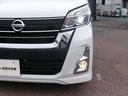 LEDヘッドライトは、本当に明るくて安全です。暗い夜道からお客様を守ってくれます。運転しやすいですし、黄色いハロゲンライトと見比べてください。