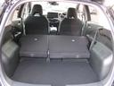 後席を倒すと広くなり長い荷物も積むことが出来ます。