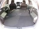 後席を倒すと広くなり長い荷物も積むことが出来ます。