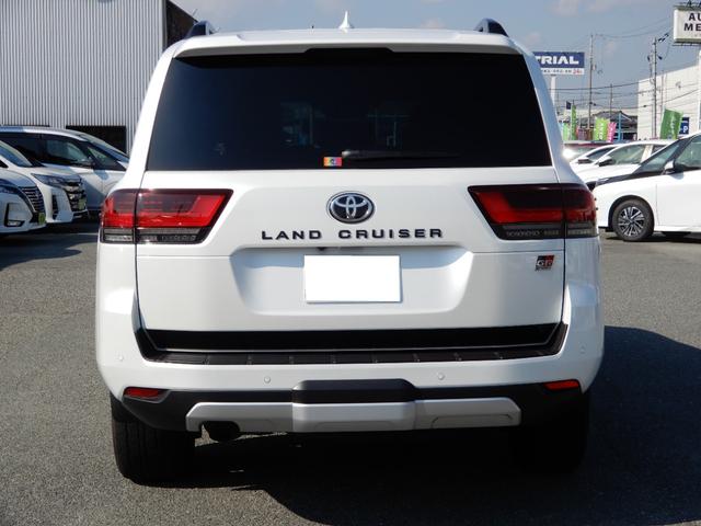 ランドクルーザー ＧＲスポーツ　後席モニター２つ　アラウンドビュー　オートハイビーム　セキュリティー　レーンキープアシスト　ＬＥＤヘッドライト　レザーシート　バックカメラ　オートクルーズコントロール　オートライト　パワーバックドア（6枚目）