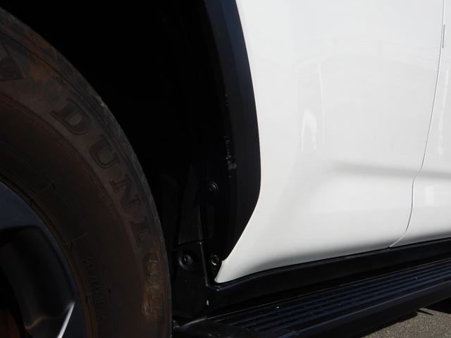 ランドクルーザー ＧＲスポーツ　後席モニター２つ　アラウンドビュー　オートハイビーム　セキュリティー　レーンキープアシスト　ＬＥＤヘッドライト　レザーシート　バックカメラ　オートクルーズコントロール　オートライト　パワーバックドア（16枚目）