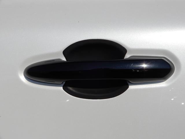 ランドクルーザー ＧＲスポーツ　後席モニター２つ　アラウンドビュー　オートハイビーム　セキュリティー　レーンキープアシスト　ＬＥＤヘッドライト　レザーシート　バックカメラ　オートクルーズコントロール　オートライト　パワーバックドア（17枚目）