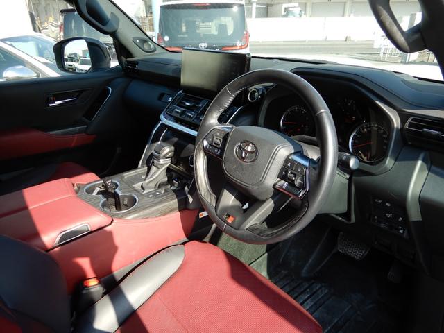 ランドクルーザー ＧＲスポーツ　後席モニター２つ　アラウンドビュー　オートハイビーム　セキュリティー　レーンキープアシスト　ＬＥＤヘッドライト　レザーシート　バックカメラ　オートクルーズコントロール　オートライト　パワーバックドア（26枚目）