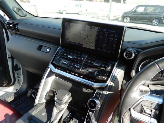 ランドクルーザー ＧＲスポーツ　後席モニター２つ　アラウンドビュー　オートハイビーム　セキュリティー　レーンキープアシスト　ＬＥＤヘッドライト　レザーシート　バックカメラ　オートクルーズコントロール　オートライト　パワーバックドア（49枚目）