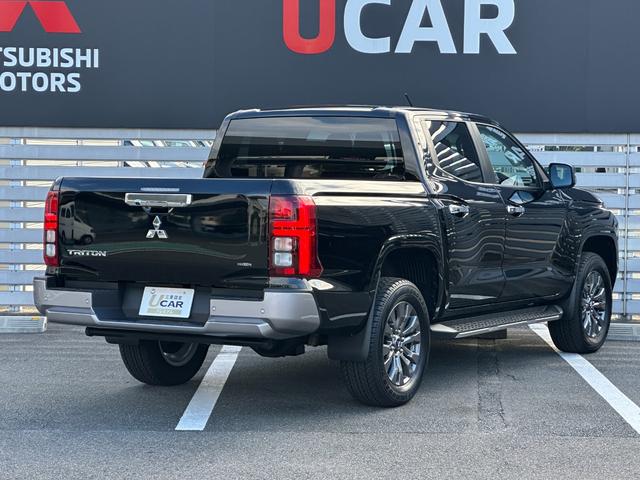 トライトン ＧＬＳ　元試乗車　スマホ連携ナビ　全方位モニター　ＥＴＣ　衝突被害軽減ブレーキ　後側方車両検知警報システム　レーダークルーズコントロール　シートヒーター　オートマチックハイビーム　スマートキー（6枚目）