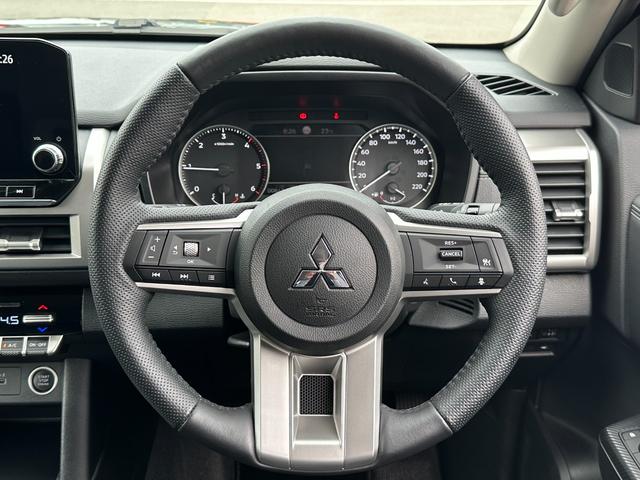 トライトン ＧＬＳ　元試乗車　スマホ連携ナビ　全方位モニター　ＥＴＣ　衝突被害軽減ブレーキ　後側方車両検知警報システム　レーダークルーズコントロール　シートヒーター　オートマチックハイビーム　スマートキー（11枚目）
