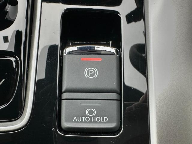 エクリプスクロスPHEV P 元試乗車 電気温水式ヒーター スマホ連携ナビ 全方位モニター ETC2.0 マイパイロット 衝突被害軽減ブレーキ 後側方車両検知警報システム 電動シート 電動リヤゲート オートマチックハイビーム(4枚目)