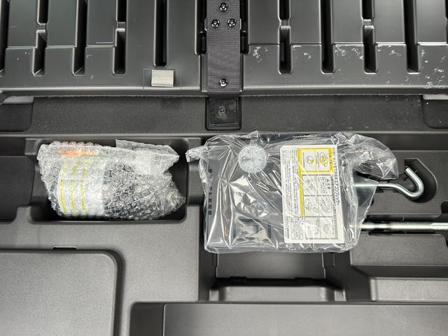 エクリプスクロスPHEV P 元試乗車 電気温水式ヒーター スマホ連携ナビ 全方位モニター ETC2.0 マイパイロット 衝突被害軽減ブレーキ 後側方車両検知警報システム 電動シート 電動リヤゲート オートマチックハイビーム(8枚目)