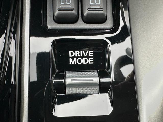 エクリプスクロスPHEV P 元試乗車 電気温水式ヒーター スマホ連携ナビ 全方位モニター ETC2.0 マイパイロット 衝突被害軽減ブレーキ 後側方車両検知警報システム 電動シート 電動リヤゲート オートマチックハイビーム(9枚目)