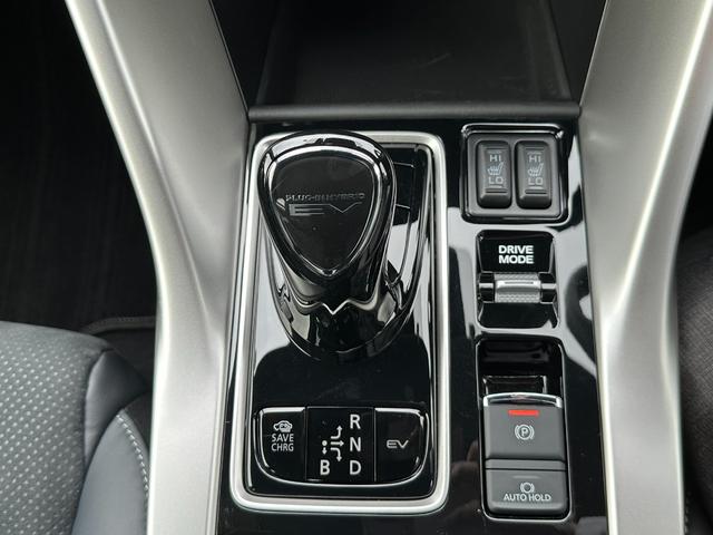 エクリプスクロスPHEV P 元試乗車 電気温水式ヒーター スマホ連携ナビ 全方位モニター ETC2.0 マイパイロット 衝突被害軽減ブレーキ 後側方車両検知警報システム 電動シート 電動リヤゲート オートマチックハイビーム(13枚目)