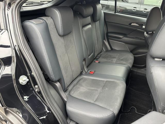 エクリプスクロスPHEV P 元試乗車 電気温水式ヒーター スマホ連携ナビ 全方位モニター ETC2.0 マイパイロット 衝突被害軽減ブレーキ 後側方車両検知警報システム 電動シート 電動リヤゲート オートマチックハイビーム(14枚目)