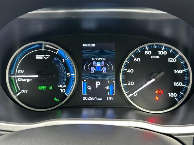 エクリプスクロスPHEV P 元試乗車 電気温水式ヒーター スマホ連携ナビ 全方位モニター ETC2.0 マイパイロット 衝突被害軽減ブレーキ 後側方車両検知警報システム 電動シート 電動リヤゲート オートマチックハイビーム(17枚目)